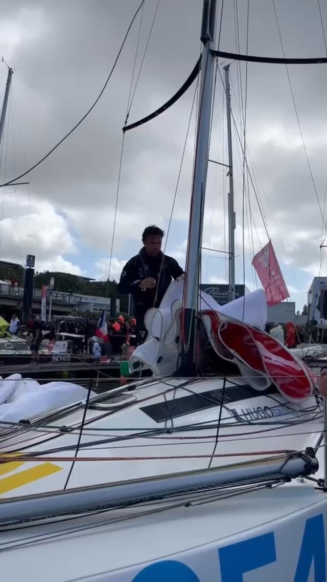 ⛵ Acompañamos a Hugo, que ya está sin móvil 📱, durante el remolque ...