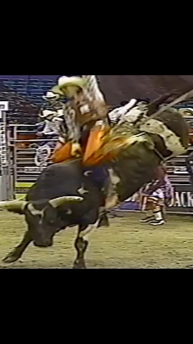 The 2002 PBR World Finals winner 🇺🇲 J.W. Hart makes a great ride on ...
