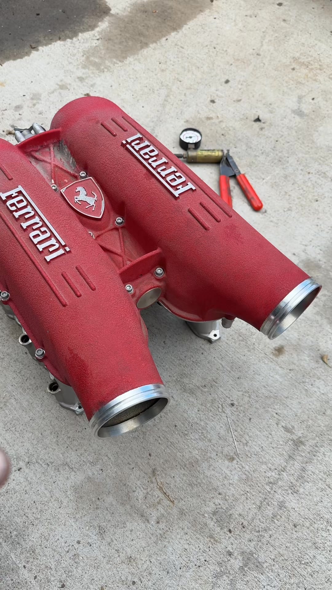 Any oft have any info on how this intake plenum flaps work? On Ferraris ...