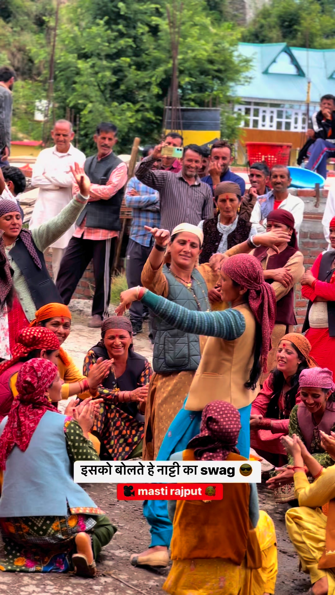 आपने गांव की महिलाये ️🥰 Rajput Masti #pahariswag #pahariculture #pahari ...