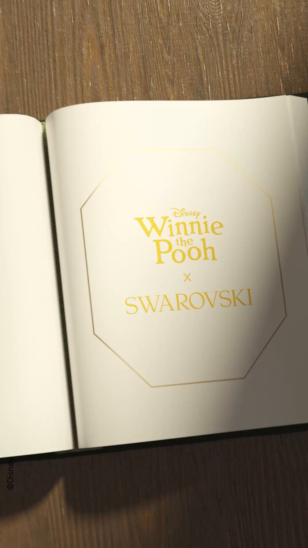 Swarovskiクリスタルで、くまのプーさんと仲間たちと一緒に100エーカー