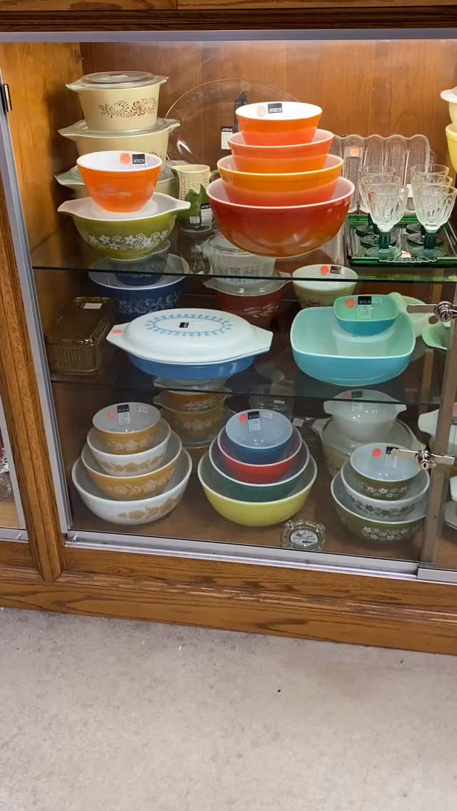 Pyrex Heaven in One Booth 😍. #Pyrex #VintagePyrex #PyrexBowls # ...