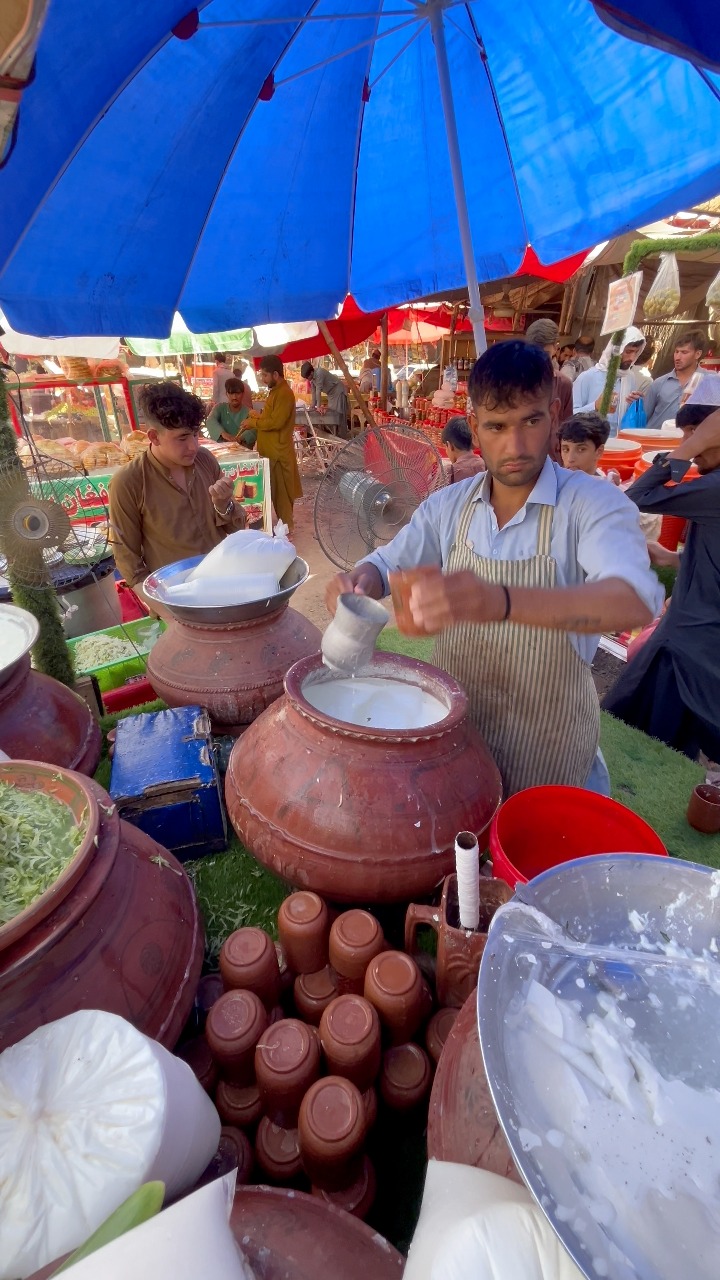 Afghani Desi Lassi | Matka Lassi | Most Viral Lassi | Peshawari Ajab ...