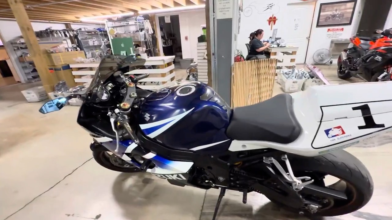 🏍️ 2004 Suzuki GSX-R1000 (Preowned) 📍 15,300 Miles — 💲 $5,950