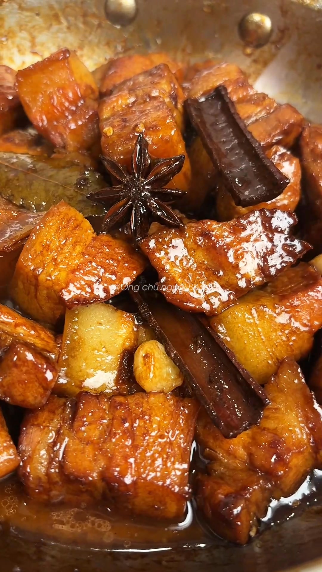 Thịt kho hồng xíu họ hàng xa của thịt kho tàu 😅😅😅 Công thức: - 500g ...