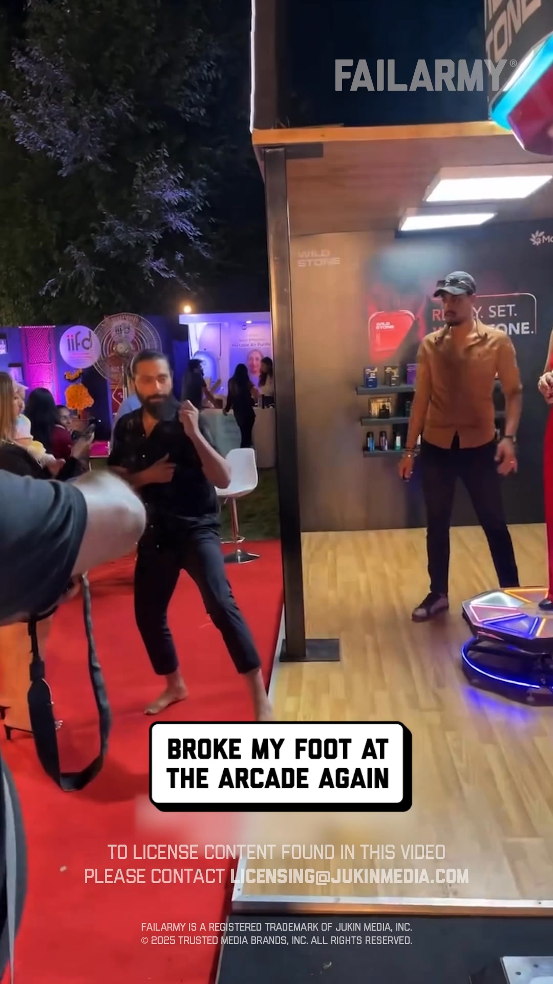 you're not supposed to hit that part... 😩 🤣 #arcade #boxing # ...