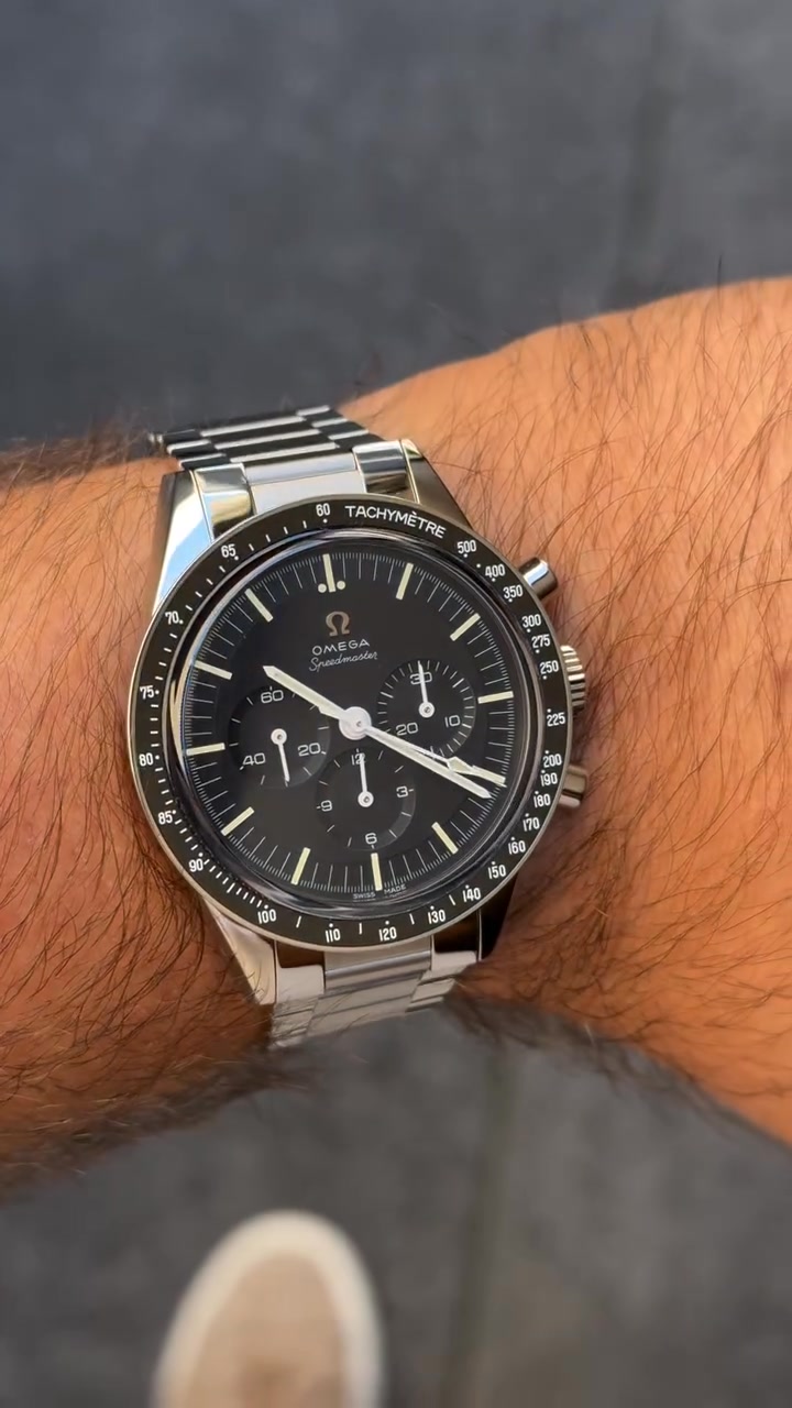 A dial that draws you in, and a movement you could watch for hours ...