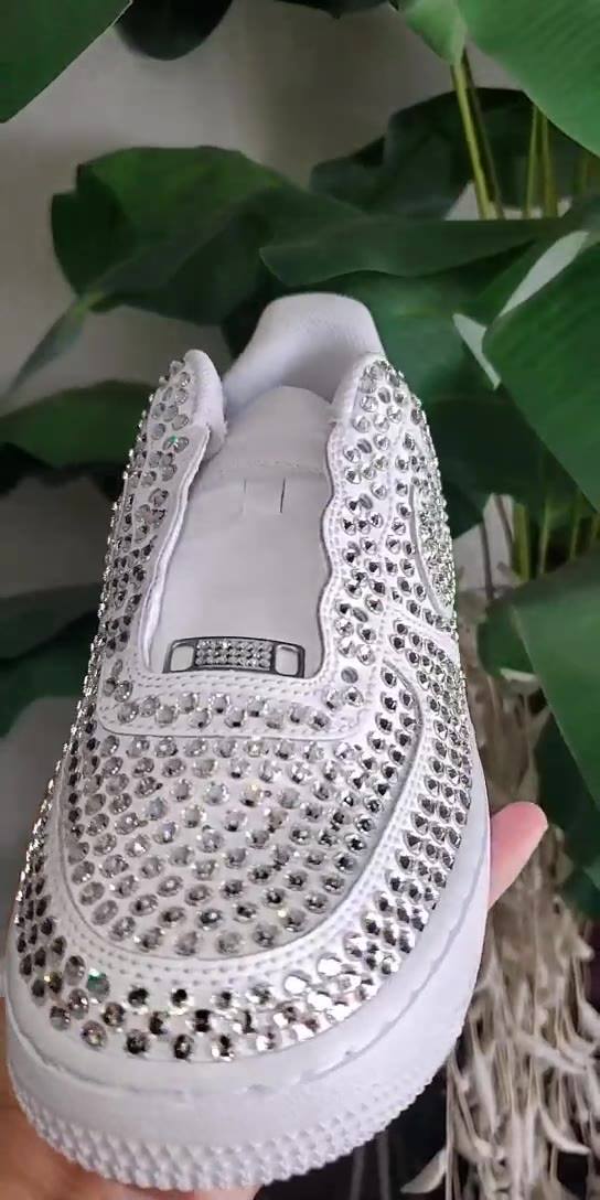 Swarovski's infinite savoir-faire is applied to the Women's Air