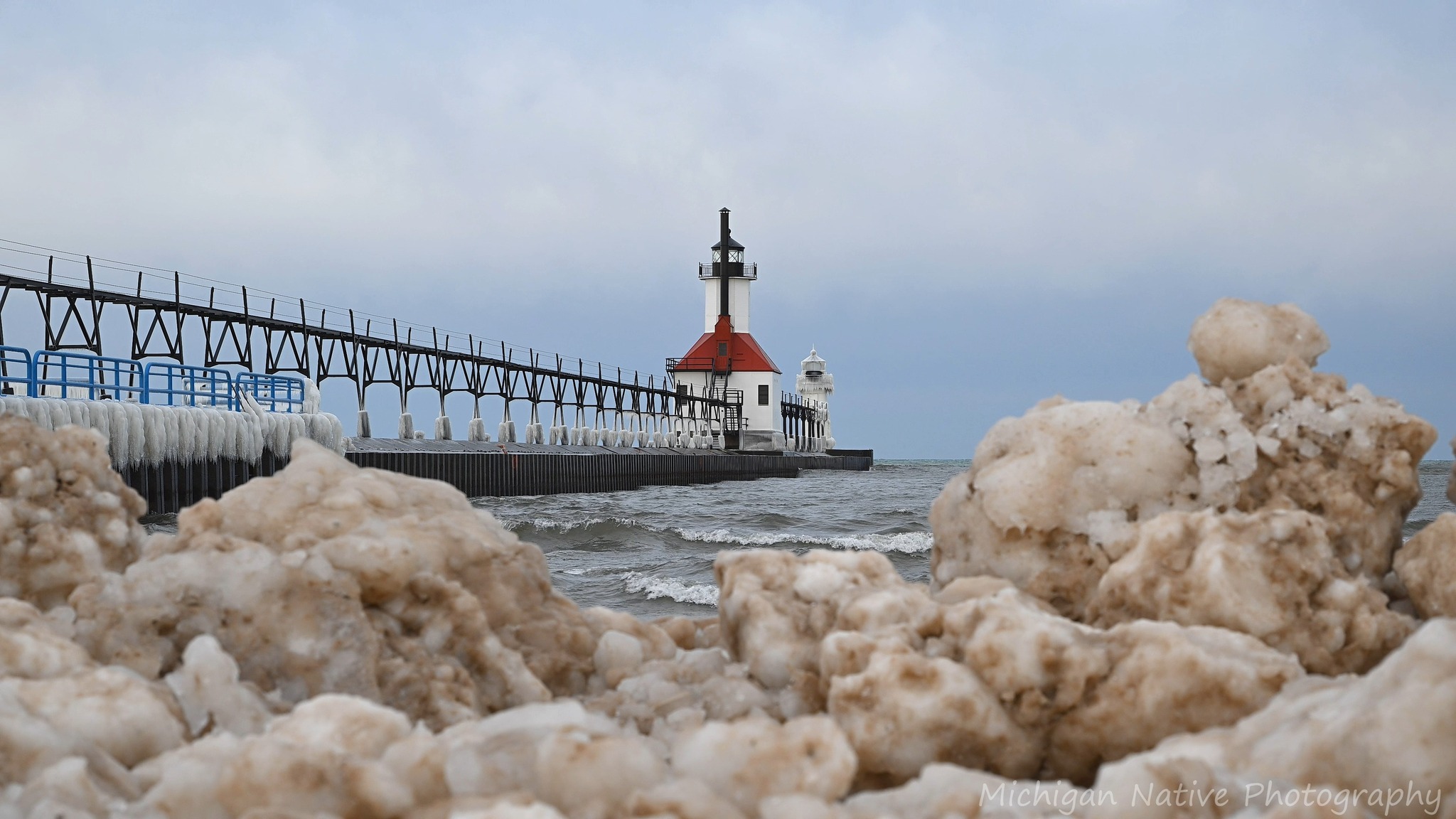 Start of Winter on Lake Michigan in St. Joseph, Michigan December 20 ...