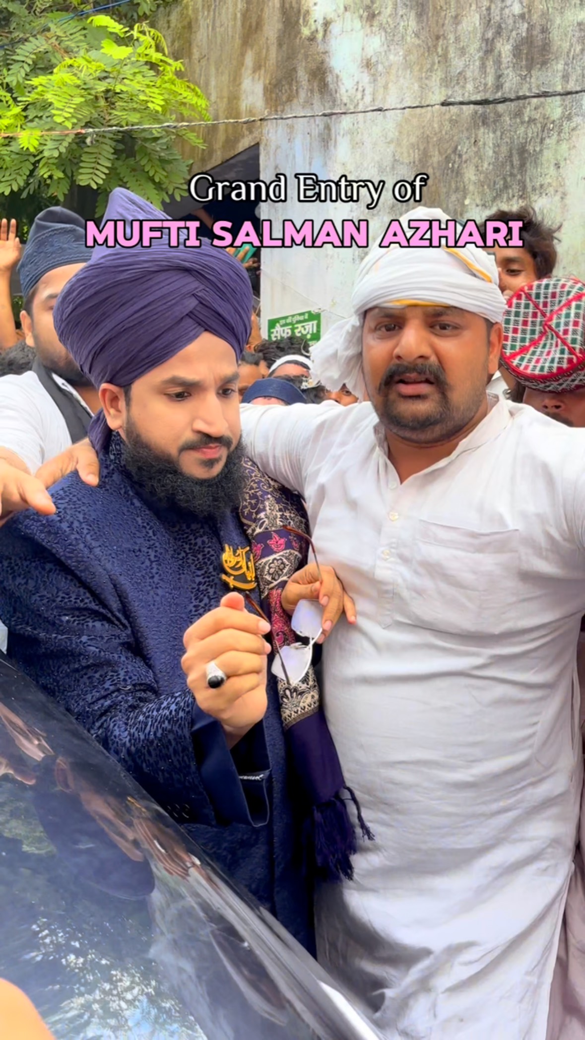 Grand Entry Of Mufti Salman Azhari In Bareilly Sharif Follow For More ...