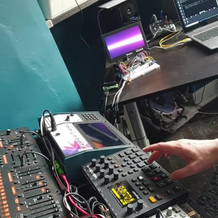 Raspberry Pi Zero midi controlled glsl shaders