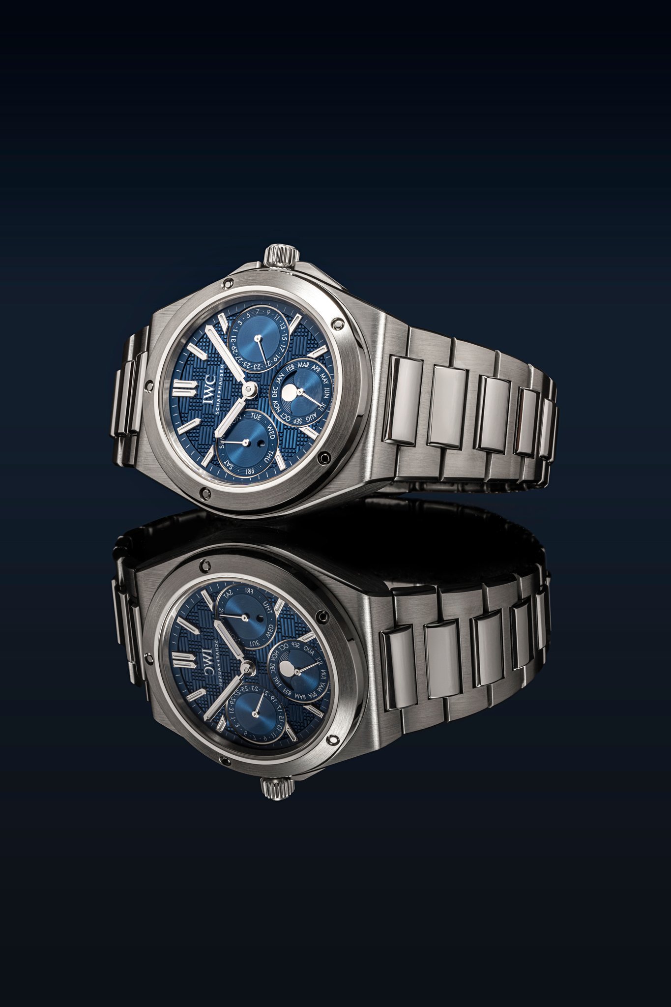Take a closer look at the Ingenieur Perpetual Calendar 41. The sunray ...