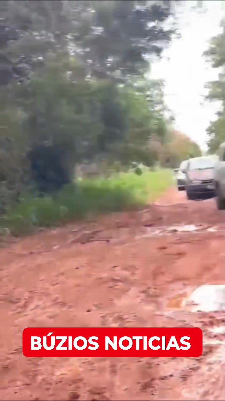ACIDENTE ENVOLVENDO DOIS CARROS E UMA MOTO PRESA EMBAIXO DE UM DOS ...