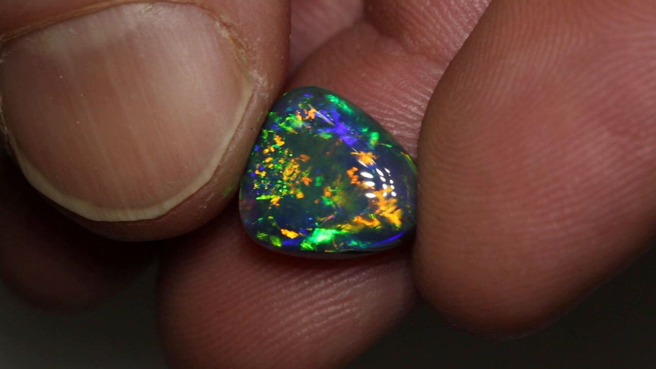 Another epic Lightning Ridge Black Opal ⚡️ This one certainly doesn’t ...
