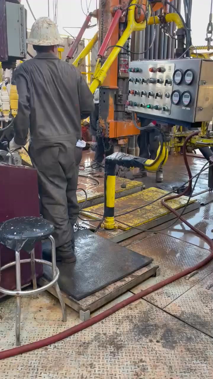Rig floor activity 🔥🔥🔥 #oilfield #offshore #offshorelife #oilgas #rigs ...