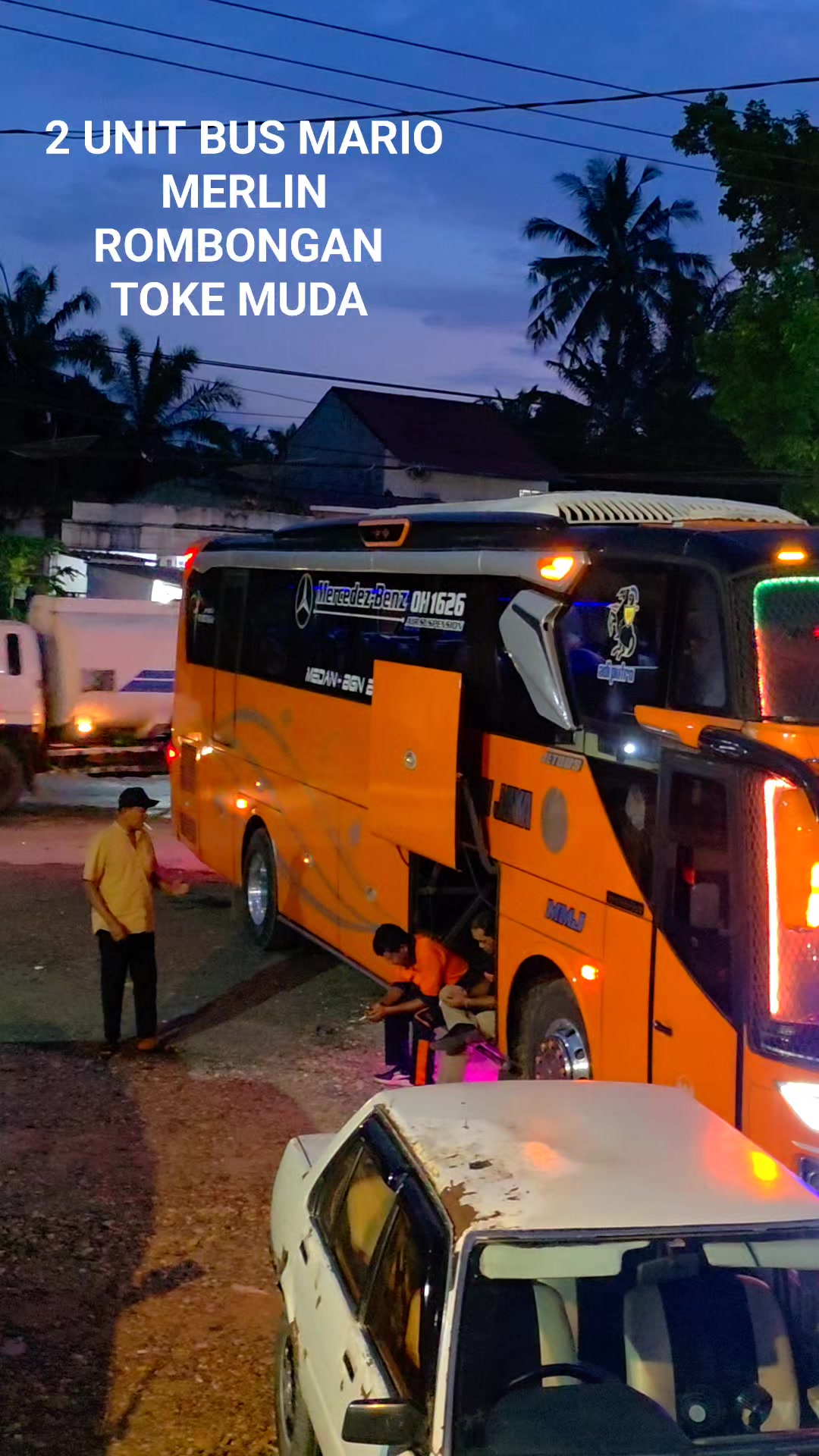 Rombongan Toke Muda 2 Unit Bus Mario Merlin singgah di masjid ...
