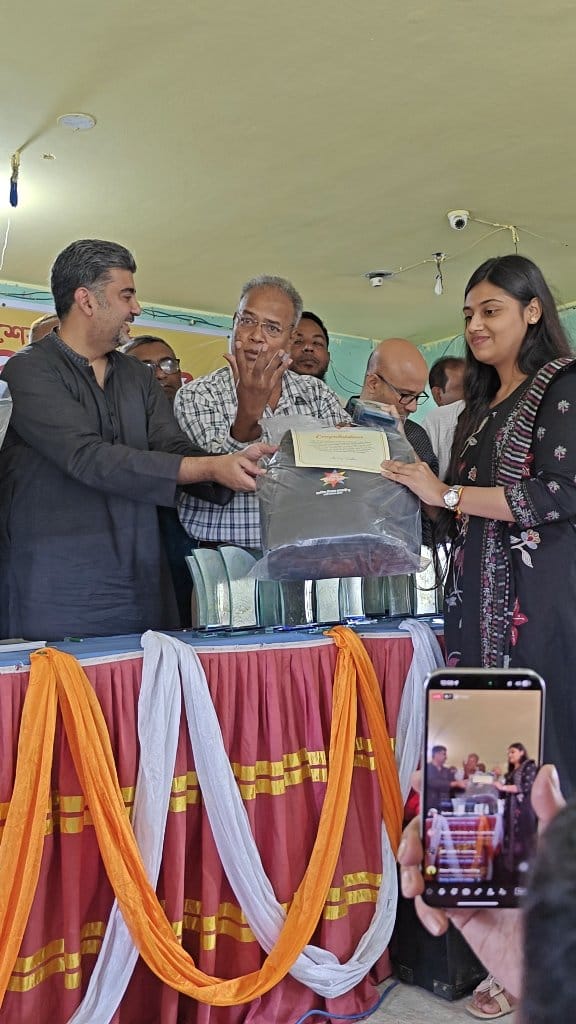 Asif Siraj Rabbani ফাউন্ডেশন এর পক্ষ থেকে সামিট স্কুল এন্ড কলেজের কৃতি ...