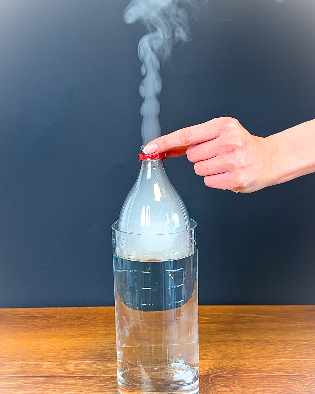 MetDaan - This bottle hack is pure science fun | Facebook
