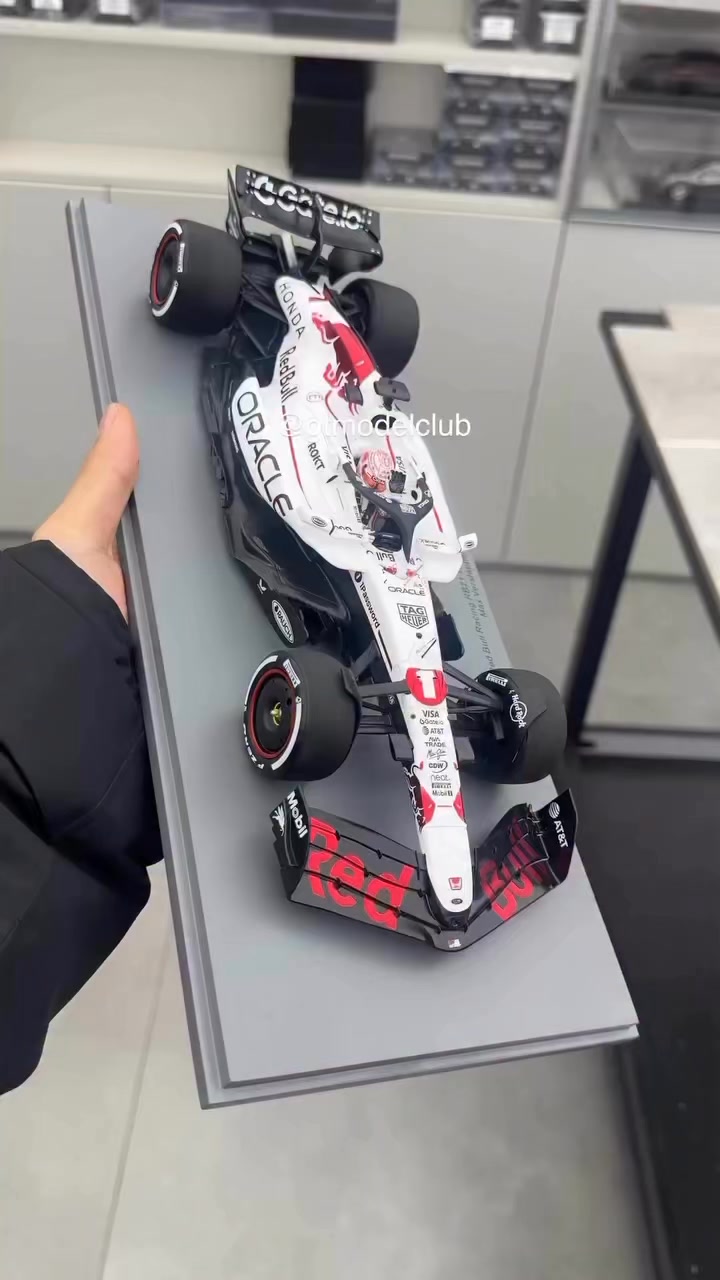 Spark 1/8 Red Bull Racing RB21 No.1 Oracle Red Bull Racing Winner