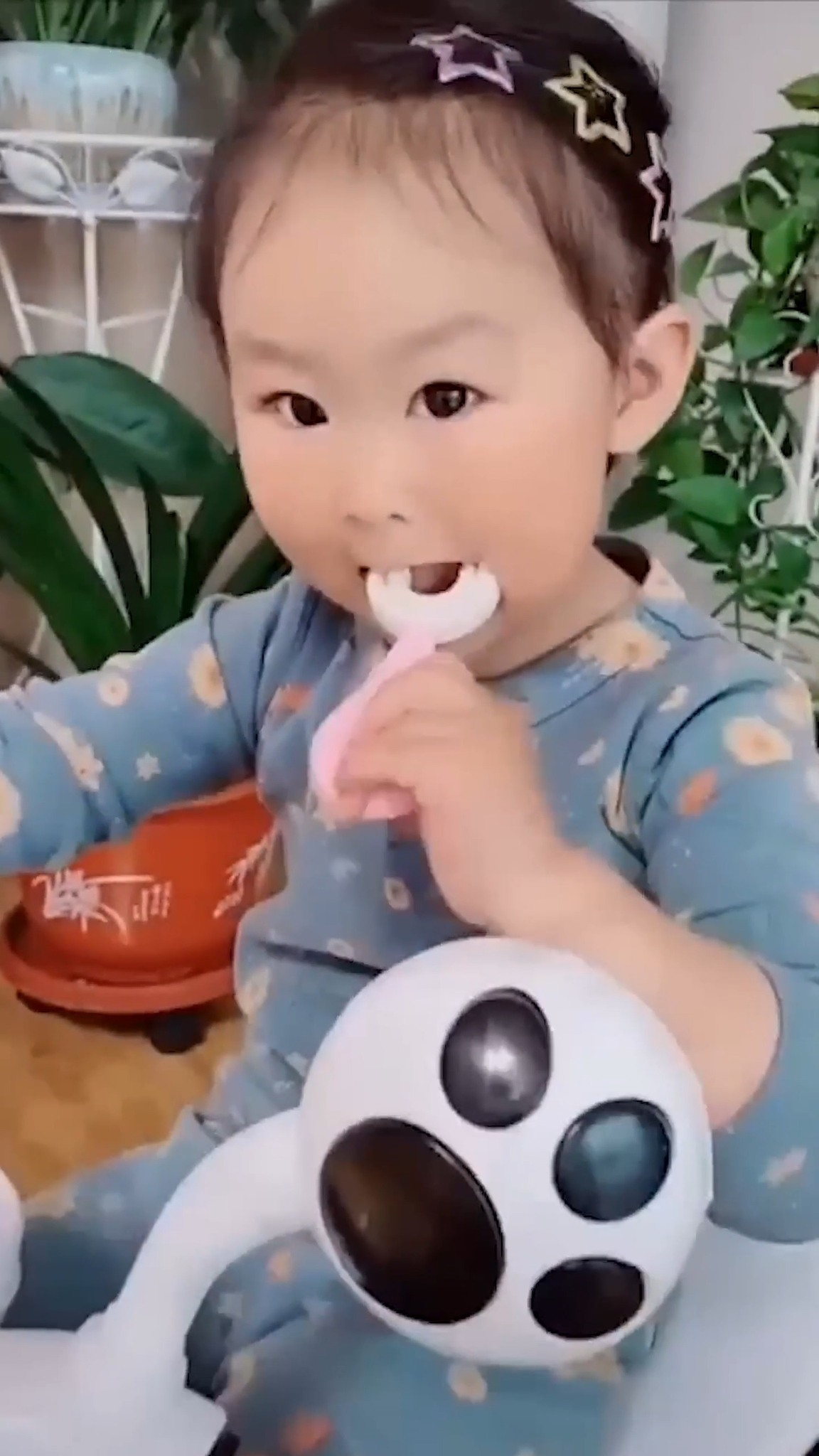 🦷 فرشاة U للأطفال – تنظيف بدون عرك كل صباح 👶💙 ولدك يكره يفرّش سنانو ...