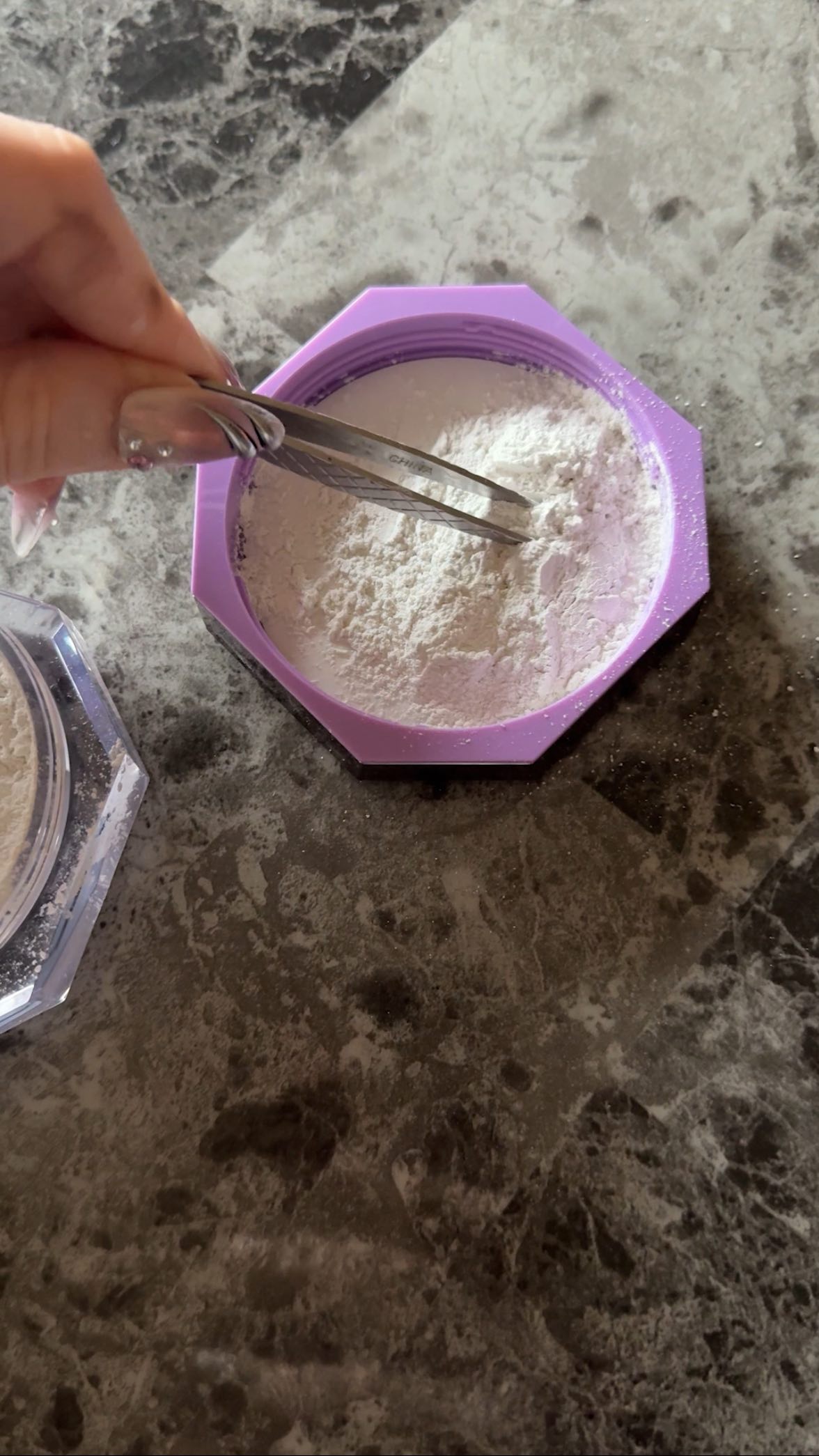 once you use powder on your tweezers, you’ll never go back!! #makeup # ...