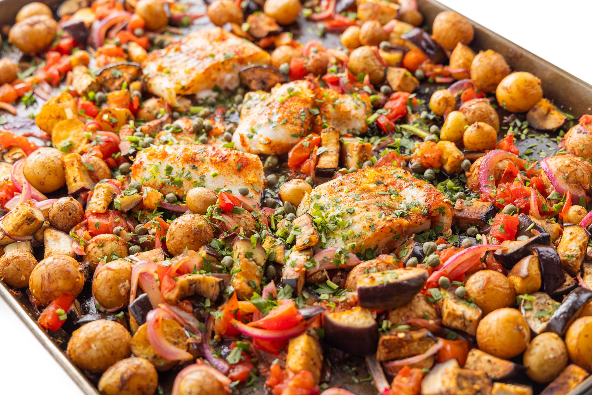 Dinner inspo! This one-pan Mediterranean baked fish with potatoes ...