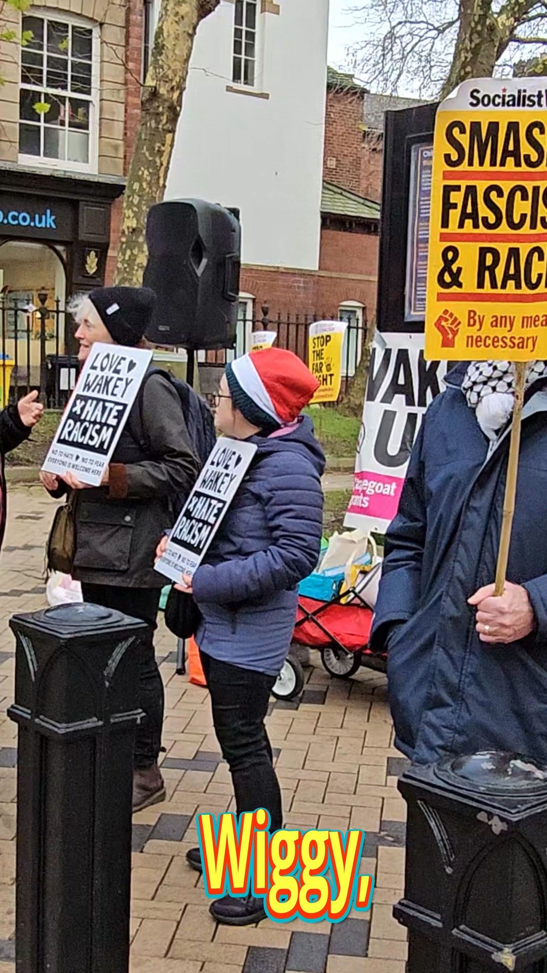 Lefty hides behind his girly sign causing me to giggle like a girl ...