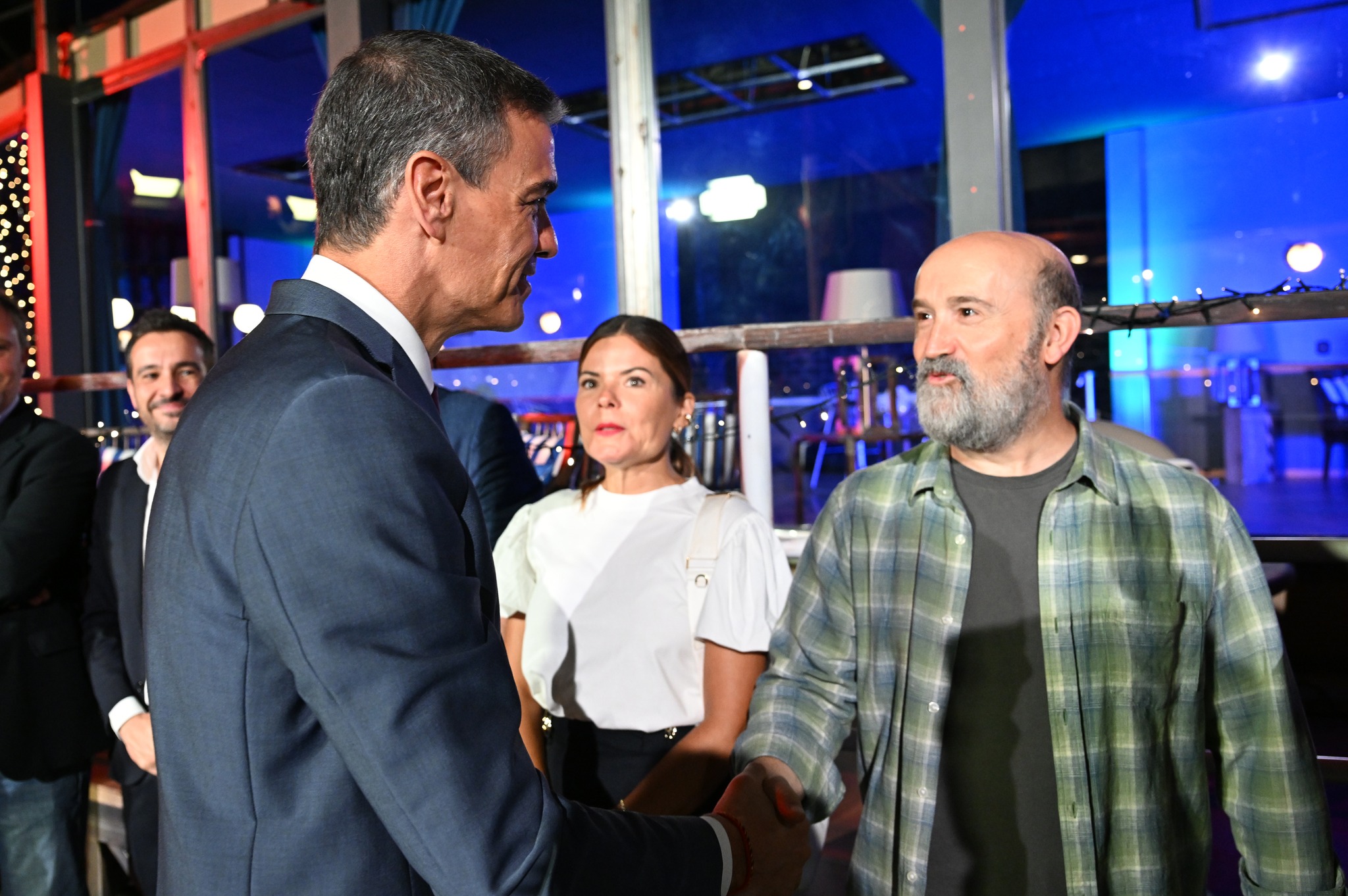 El jefe del Ejecutivo ha visitado las instalaciones de Netflix en
