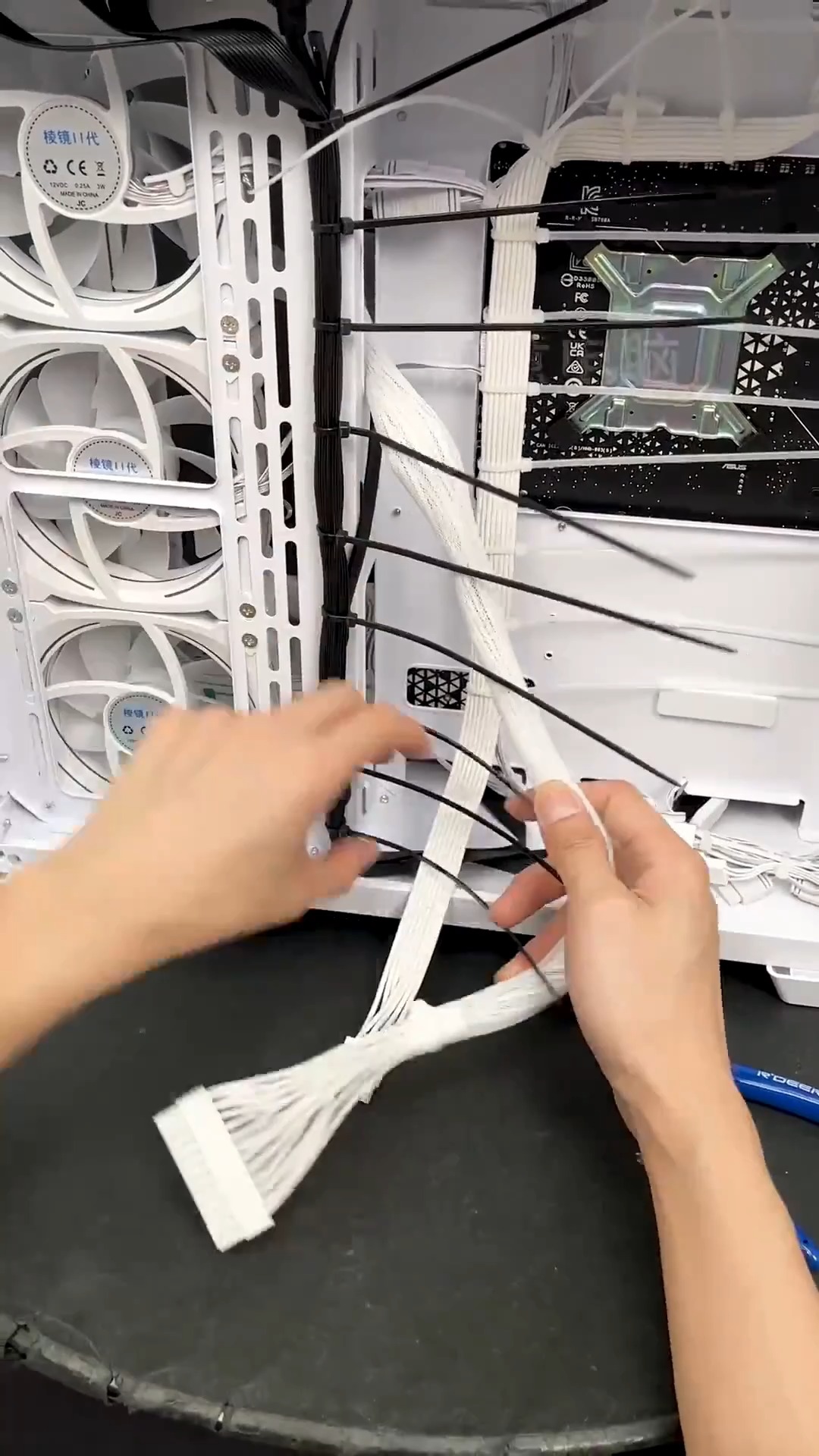 The Ultimate Panoramic White PC Build ️ | i5-13600KF + RTX 4070 Zero ...