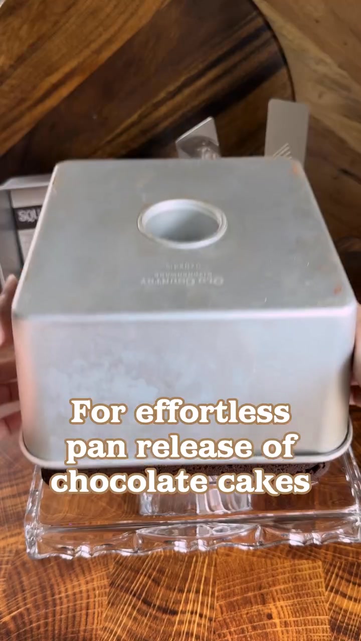 Chocolate pan coat (aka chocolate cake goop) is a super simple ...