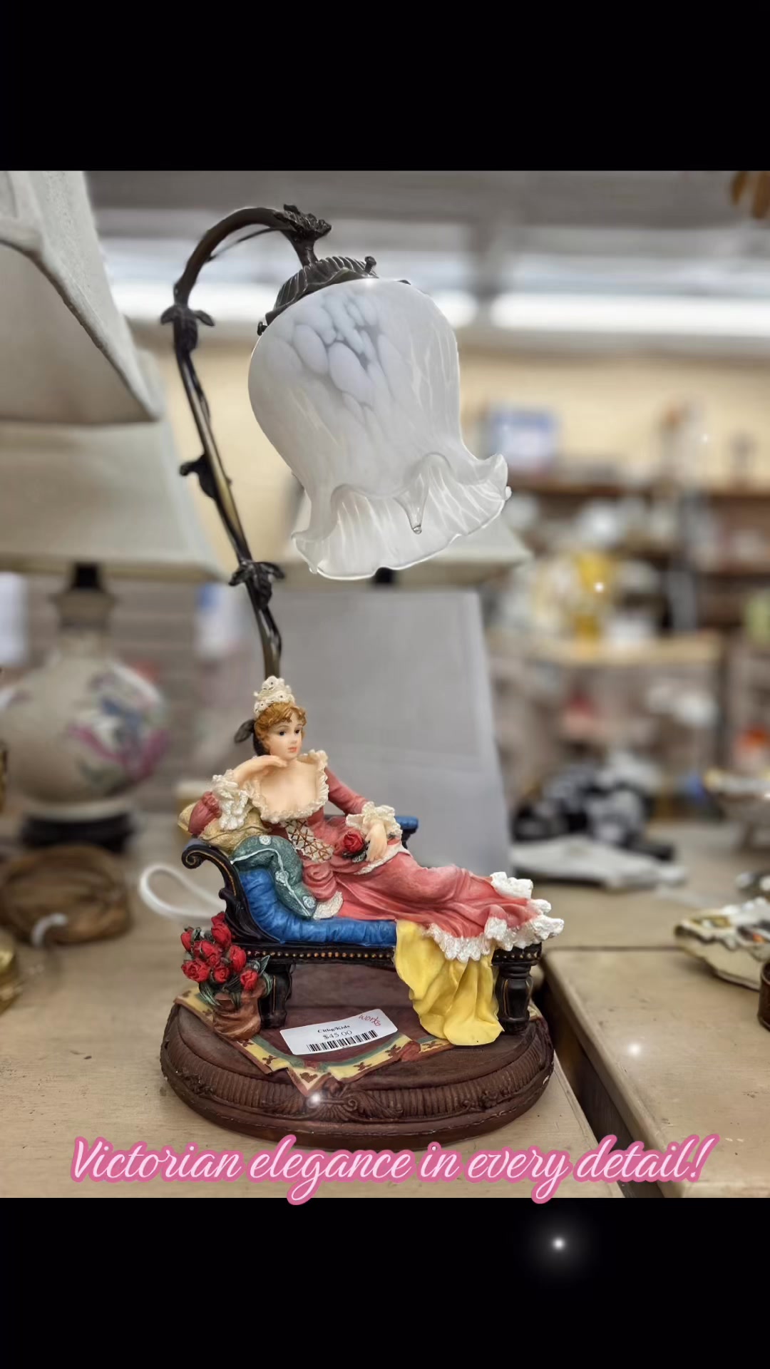🌸 Vintage find: The Montefiori Collection Victorian Woman lamp