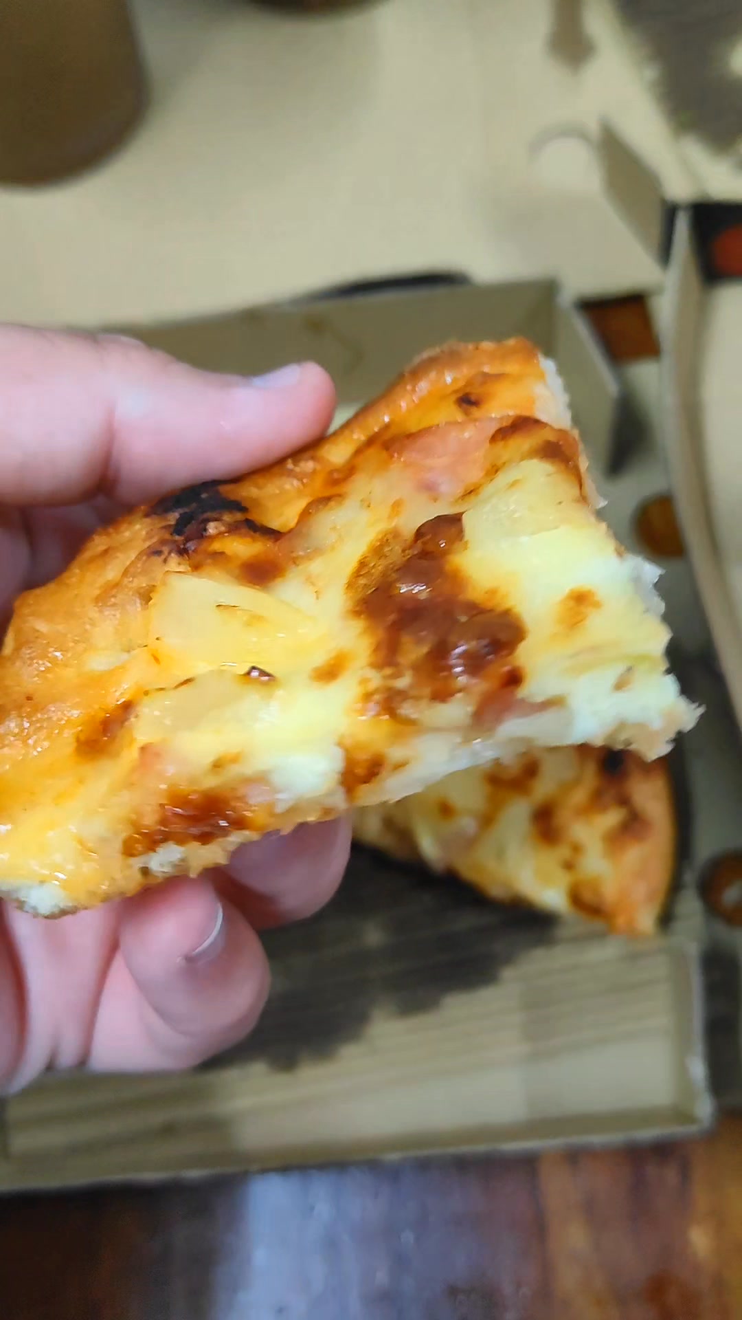 迟来的小瓜们爱吃的Pizza，3分钟就把全部吃完😄😄😄 #美食日常 #吃货日常 #NewYearEve2025 #chillvibes ...