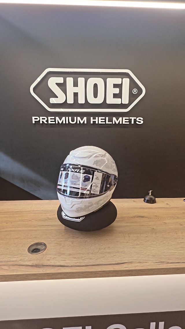 bike helmets birmingham Banwood Classic Helmet, Chrome mould polycarbonate shell with E Met Helmets Idolo Mips Helmet,