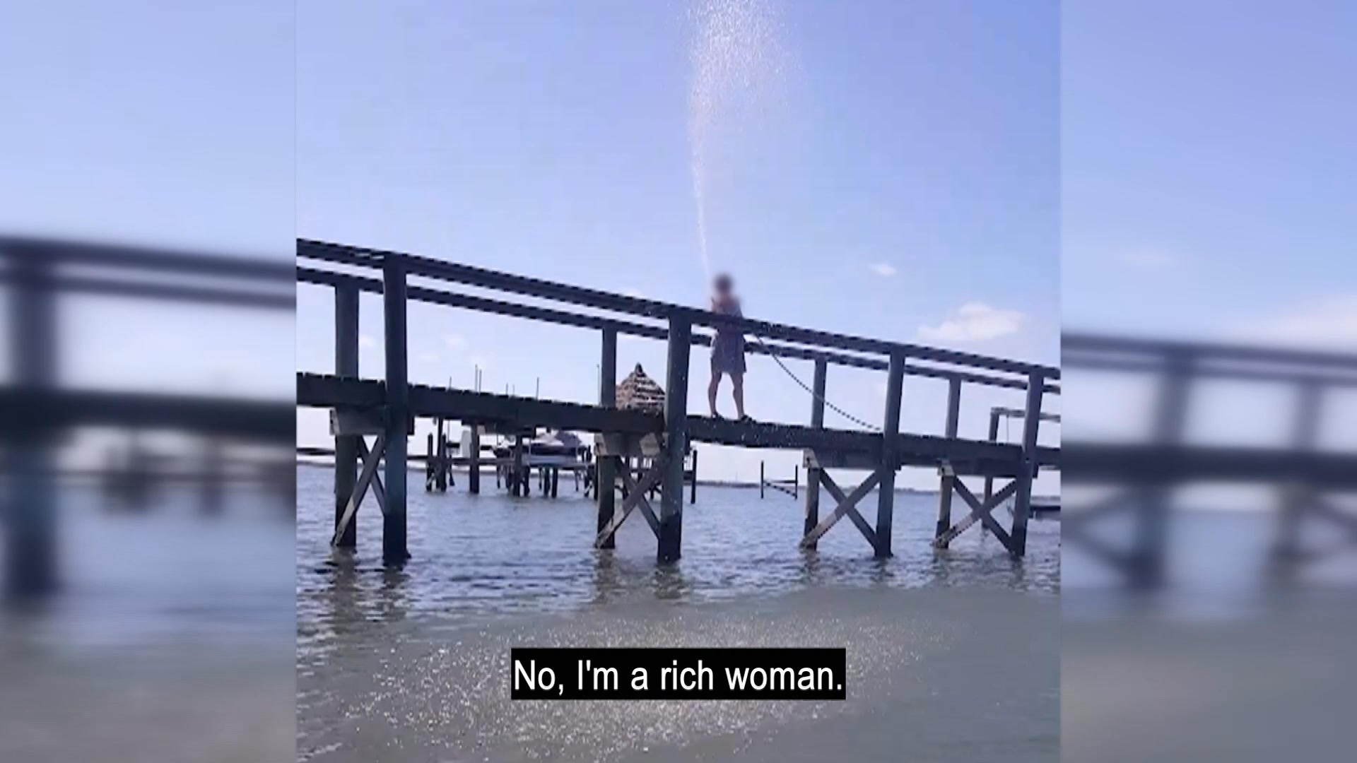 うみ A fisherman gets an unwanted shower when he crosses paths with a