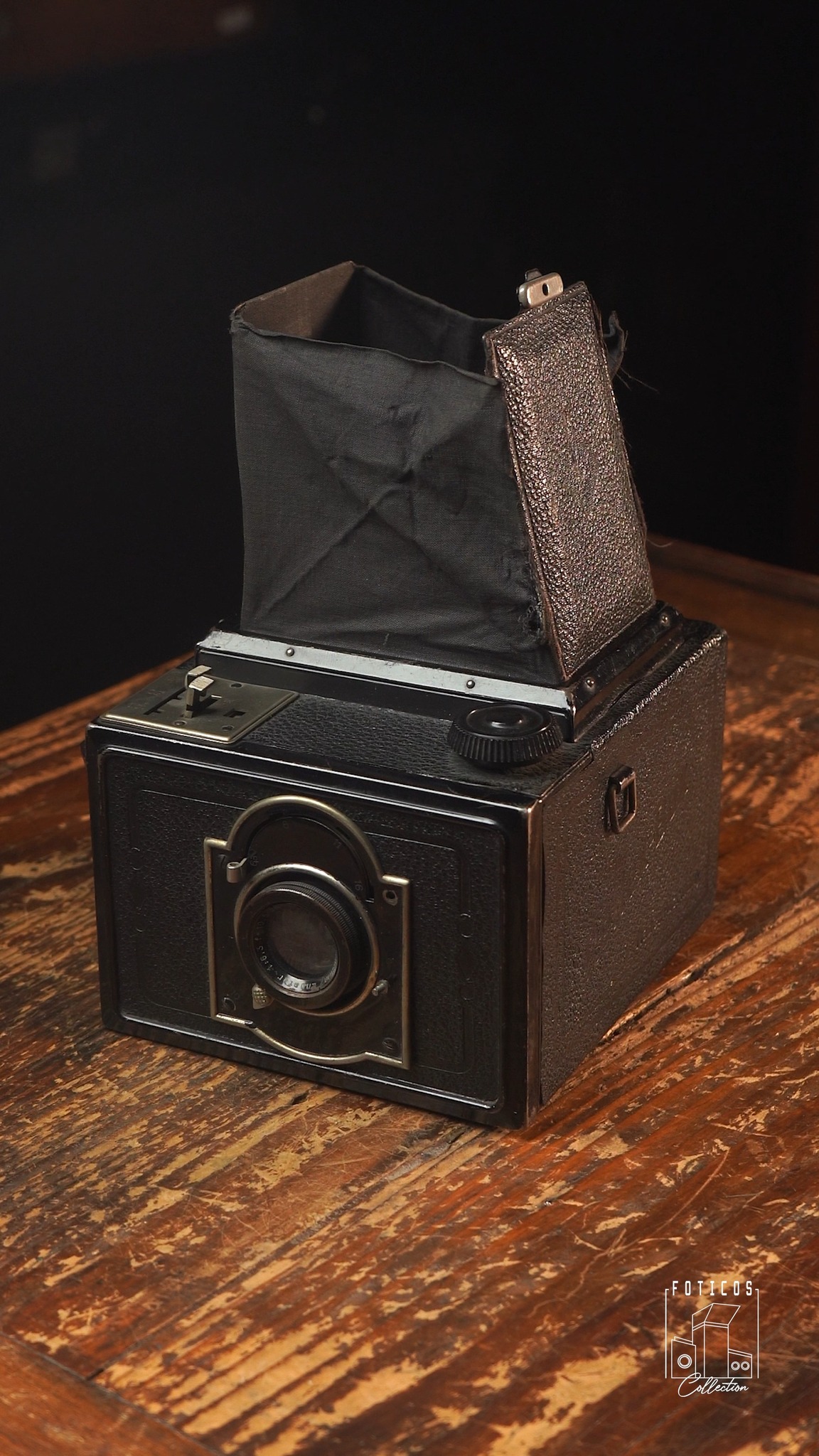 This is the KW (Kamera-Werkstätten) Reflex-Box camera