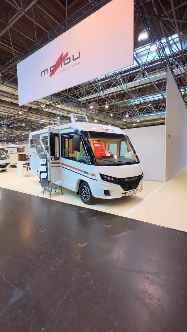 The 2026 Malibu Series I 441KB-LE is a caravan or motorhome at just 21 ...