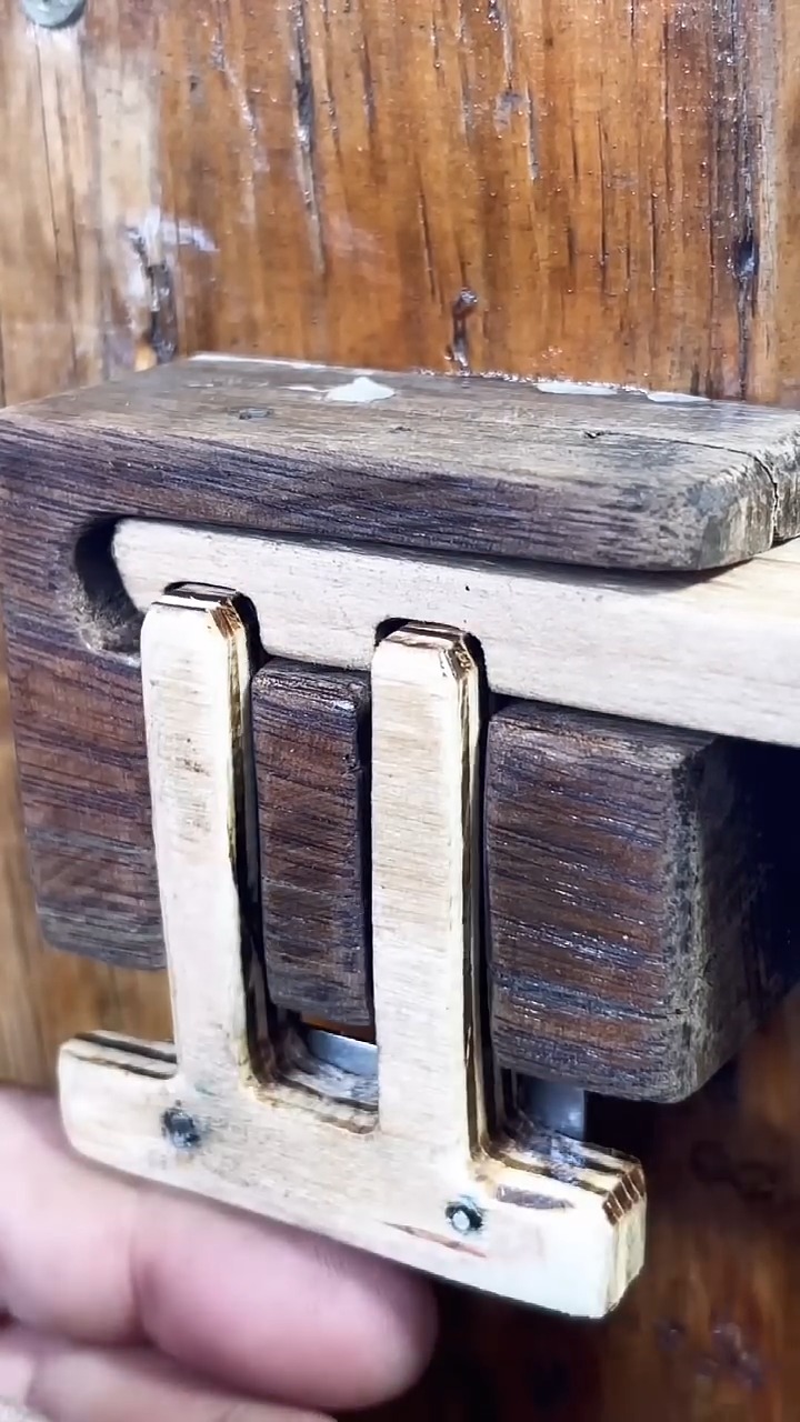 Simple idea easytools mydiystyle woodworking Secret Lock. | HanglyDiy ...