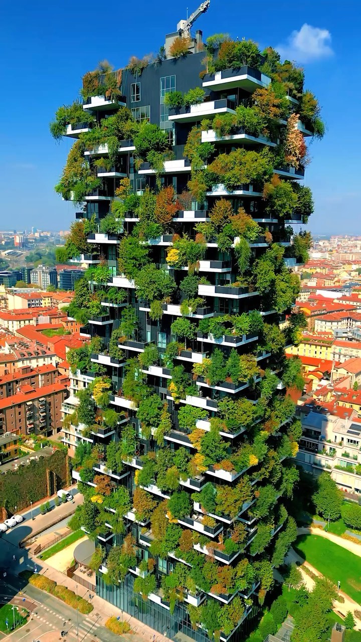 Bosco Verticale, Milan 🌿🏙️ Completed in 2014 and designed by