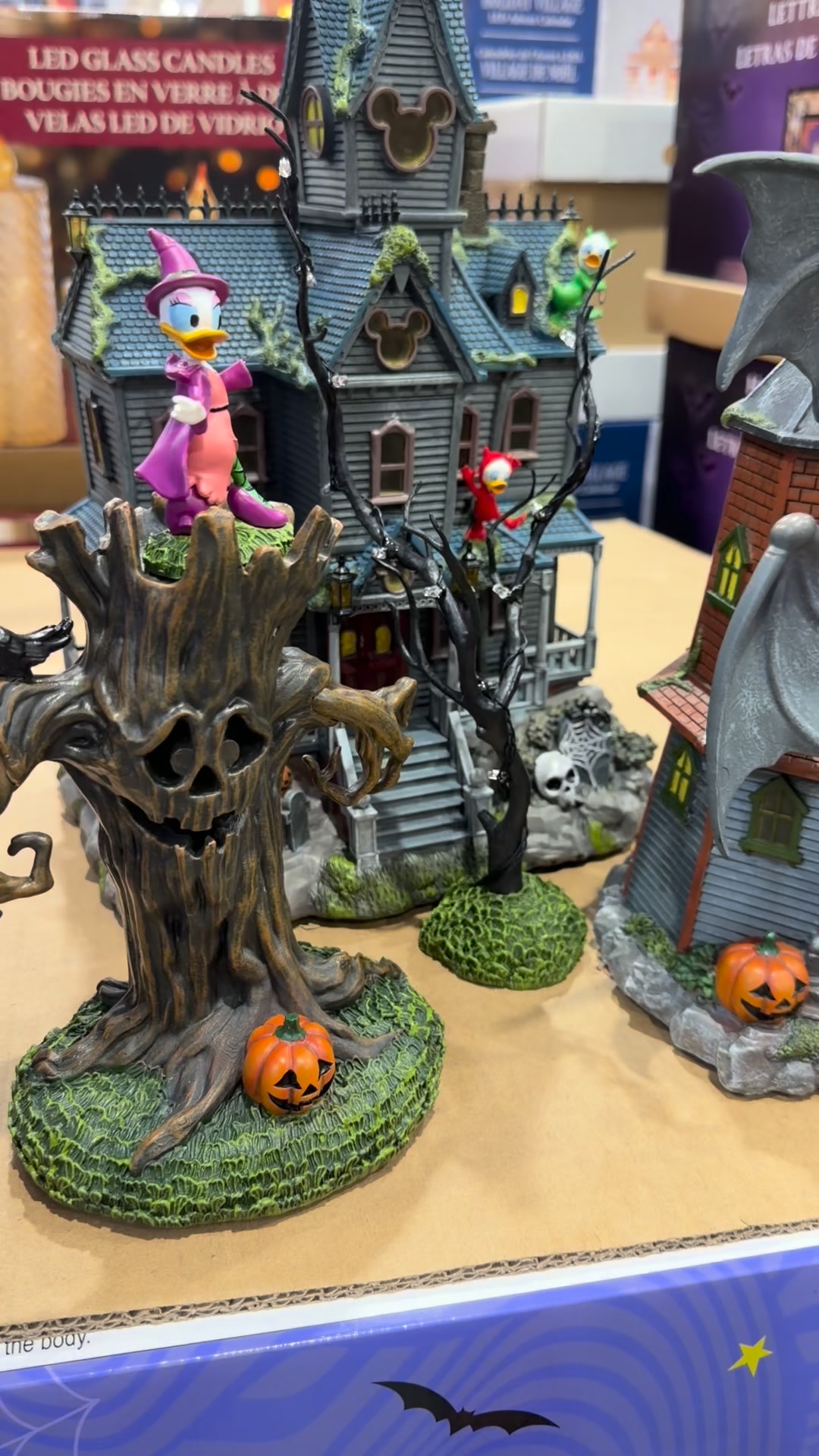 🎃🏰 DISNEY HALLOWEEN VILLAGE IS HERE! 👻✨ This 12-piece Disney