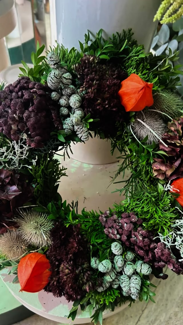 #septembervibes #autumncomes #fallvibes #blumenursprung #blumenursprungfrankfurt #flowers #wreathmaking #florist #hydrangea #hydrangealove #homedecor | Blumen Ursprung