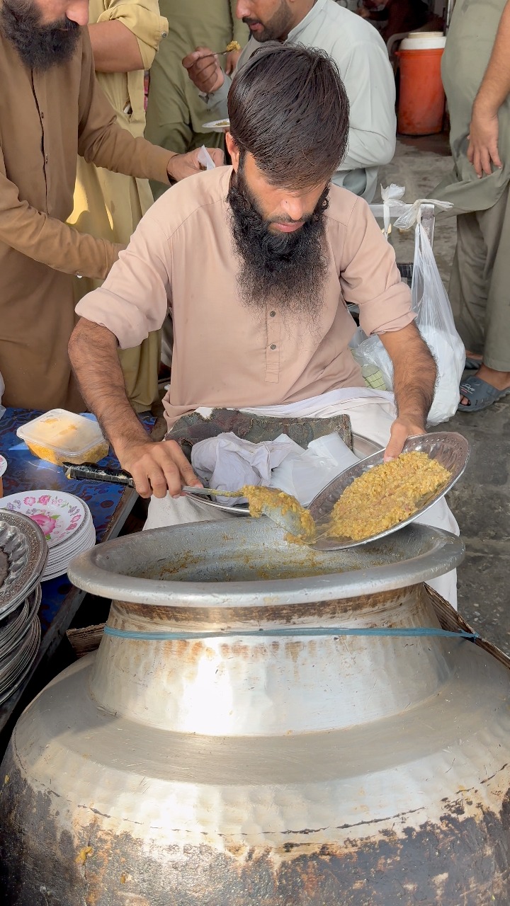 Charsadda Kai Motay Chawal | Exploring Beef Pulao Rice | Gosht Chawal ...