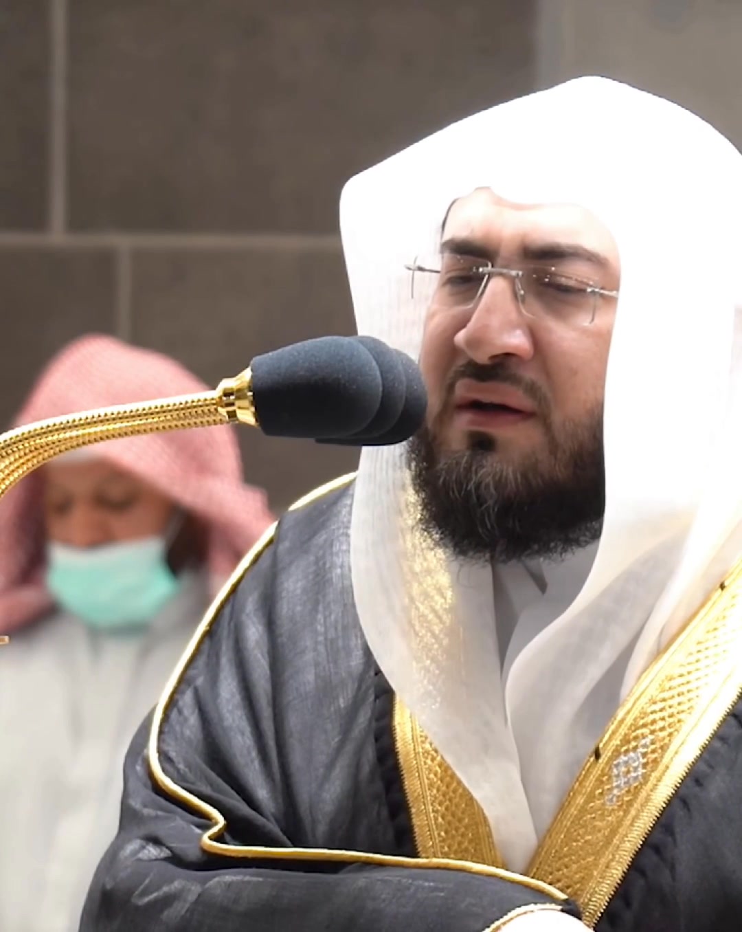 ﴿أَیَحۡسَبُونَ أَنَّمَا نُمِدُّهُم بِهِۦ مِن مَّالࣲ وَبَنِینَ ۝٥٥ ...