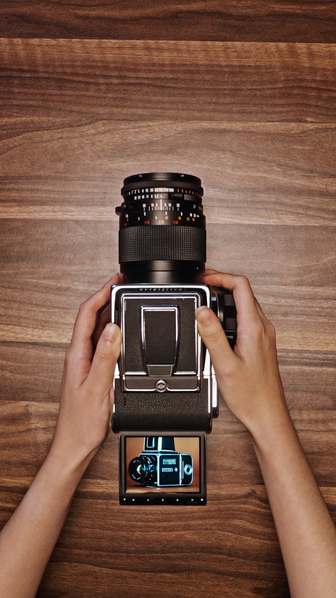 The Hasselblad CFV-50c digital back made it possible for wedding