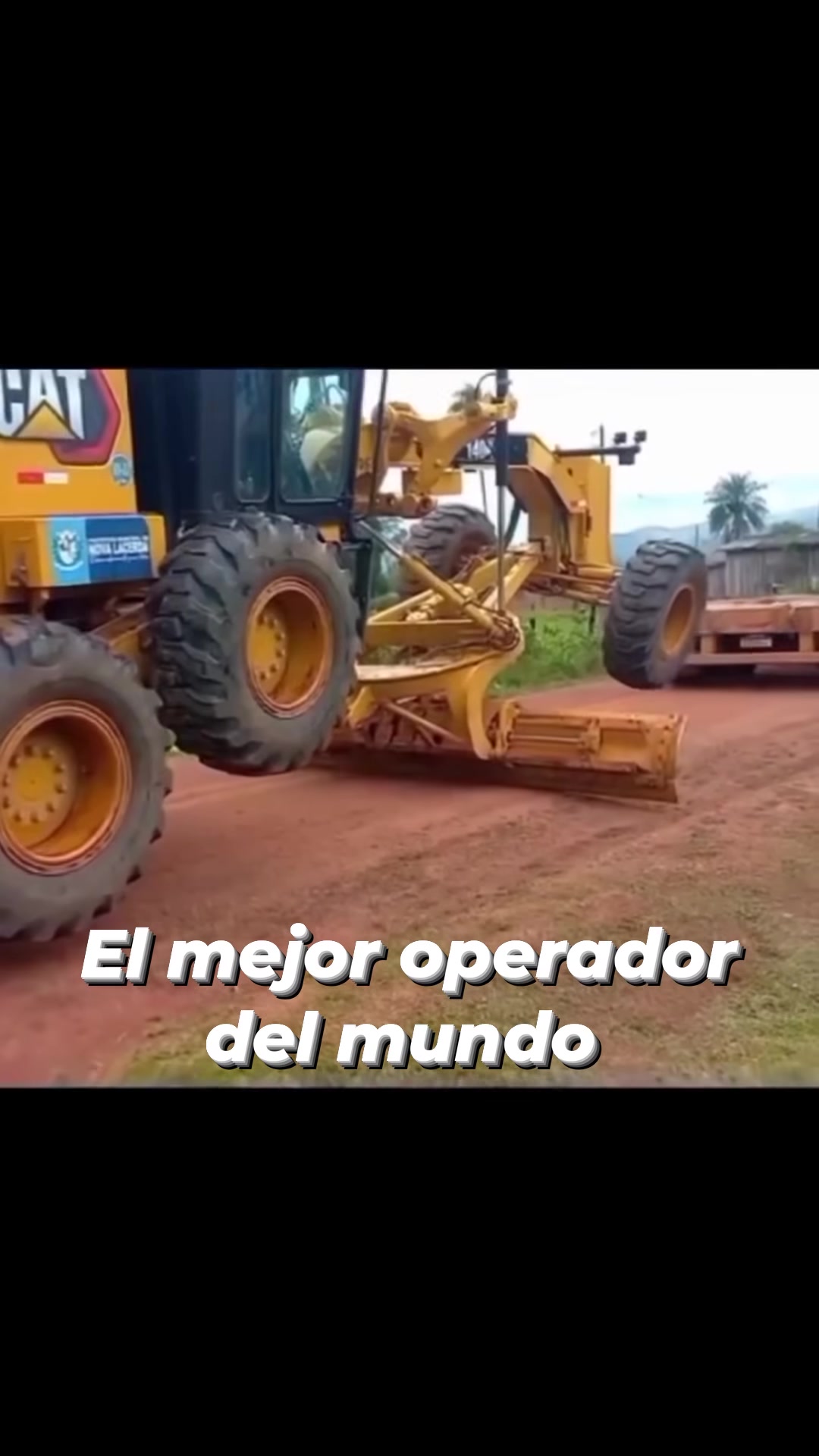Asombroso como baja el equipo este operador profesional | Maquinaria ...