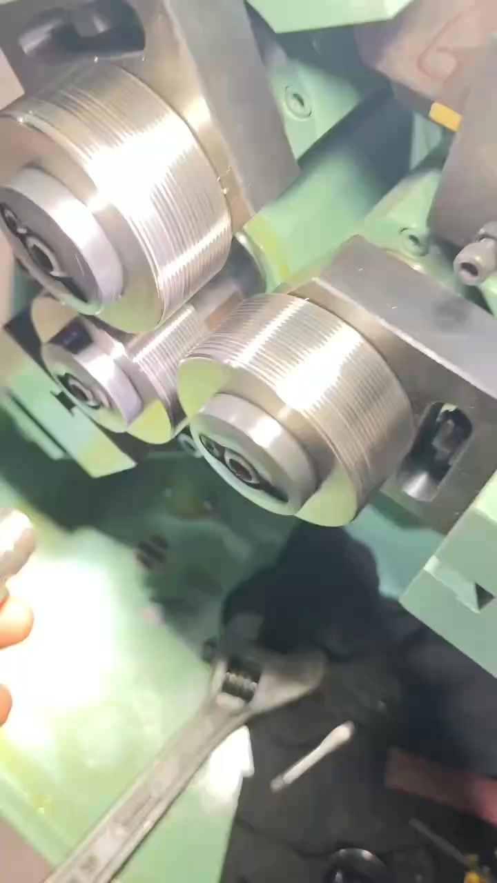 Three-axis thread rolling machine #rollertoothedwheel # ...