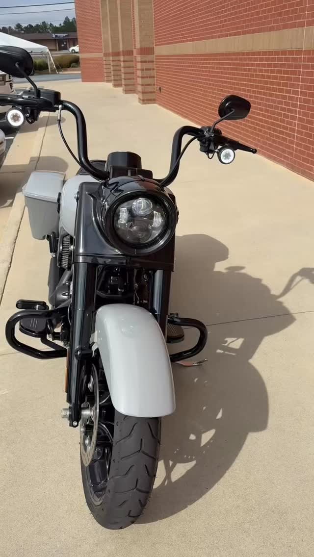🎥 360 Walk-Around: Pre-owned 2024 Road King Special in Billiard