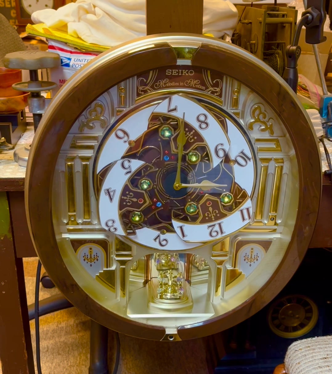 Fabulous vintage Seiko transistor wall clock with day date display