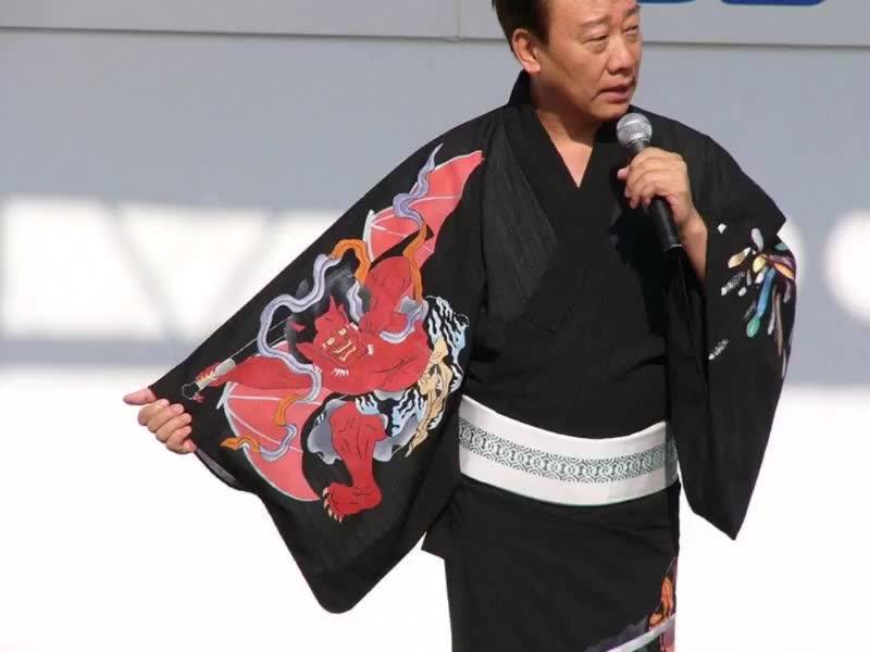 橋幸夫さんが着てる写真があったらいいのになあと思ったら…ありました 