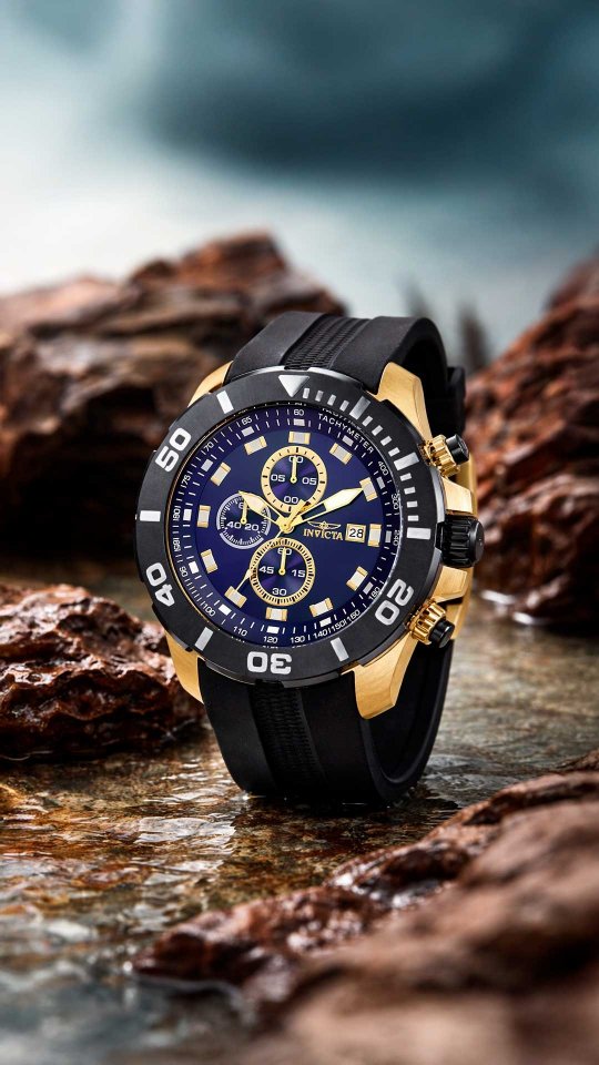 Invicta Pro Diver 30737 delivers oversized dive style with a bold 