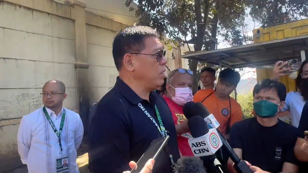 Pinabulaanan ni Mayor Ronnie Evangelista ng Rodriguez, Rizal na may 50 ...